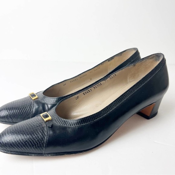 Salvatore Ferragamo Vintage Black Low Cut Heels SZ 7.5 AAAA - Picture 2 of 9